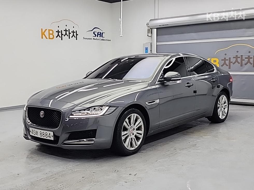 Jaguar All New XF 2.5T Portfolio - Image 1