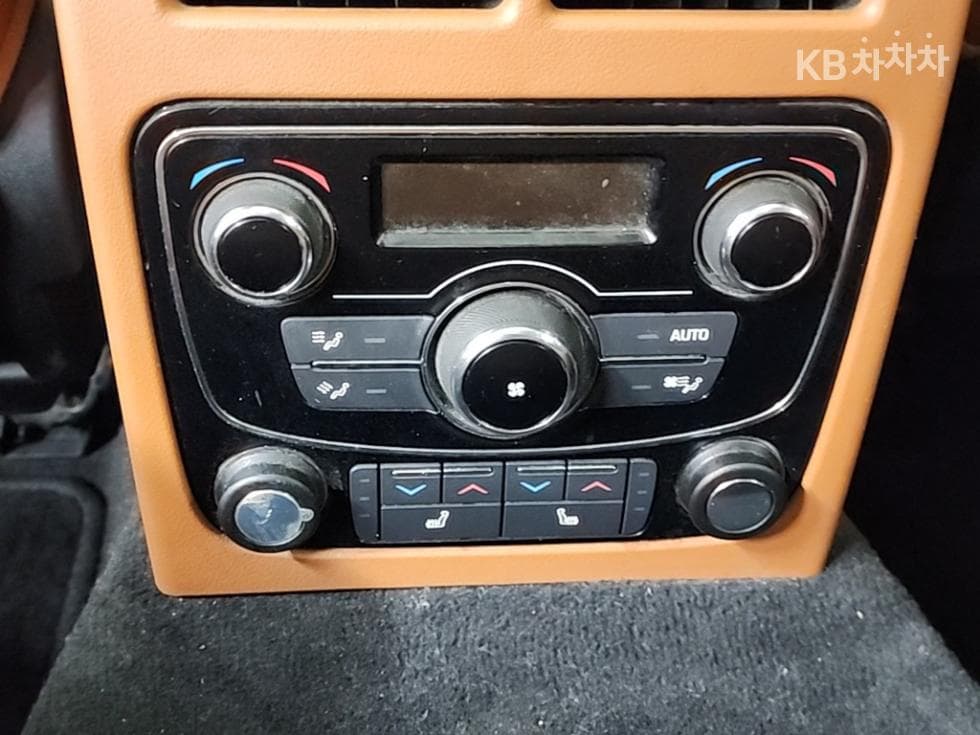 Jaguar All New XF2.5T Portfolio - 13