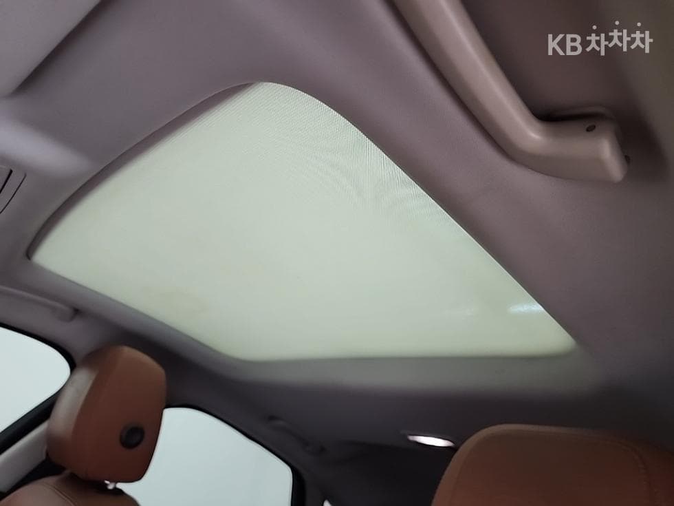 Jaguar All New XF2.5T Portfolio - 14