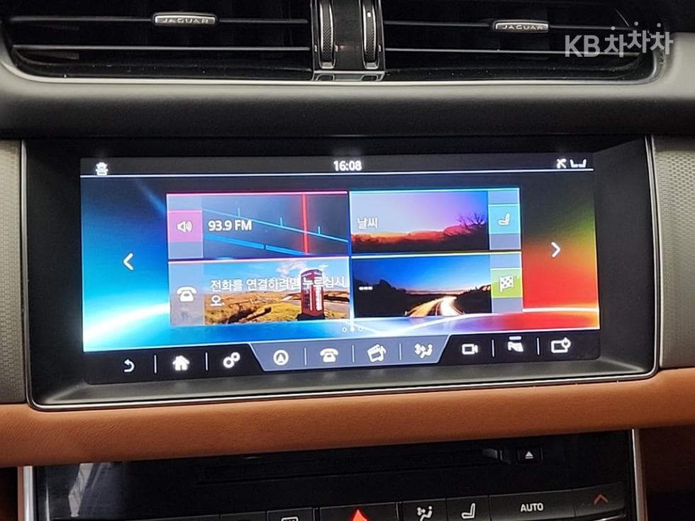 Jaguar All New XF2.5T Portfolio - 15