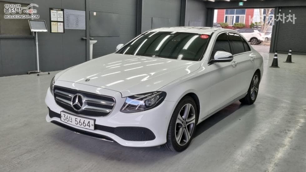 Mercedes-Benz E-Клас (W213) E300 Avantgarde - Image 1