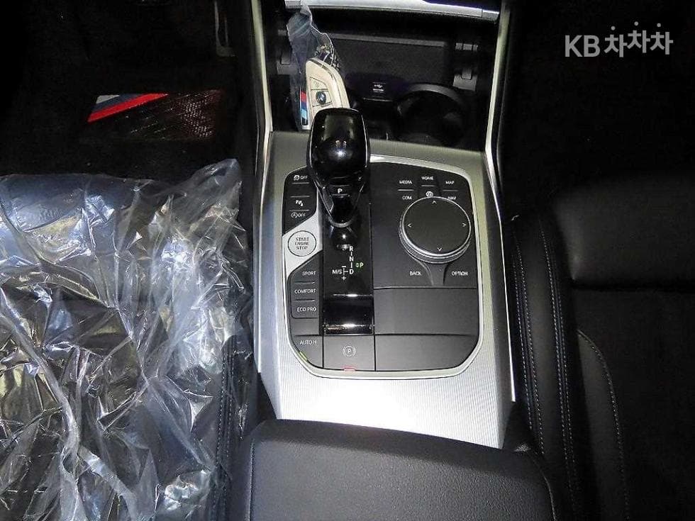 BMW 3 Series (G20)320i M Sport - 12