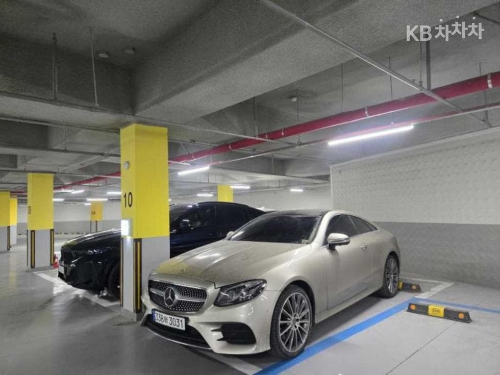 Mercedes-Benz E-Class (W213) E400 COUPE - Image 1