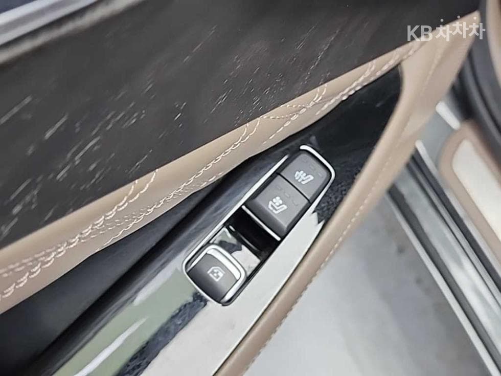 Kia K83.5 Gasoline Signature - 14