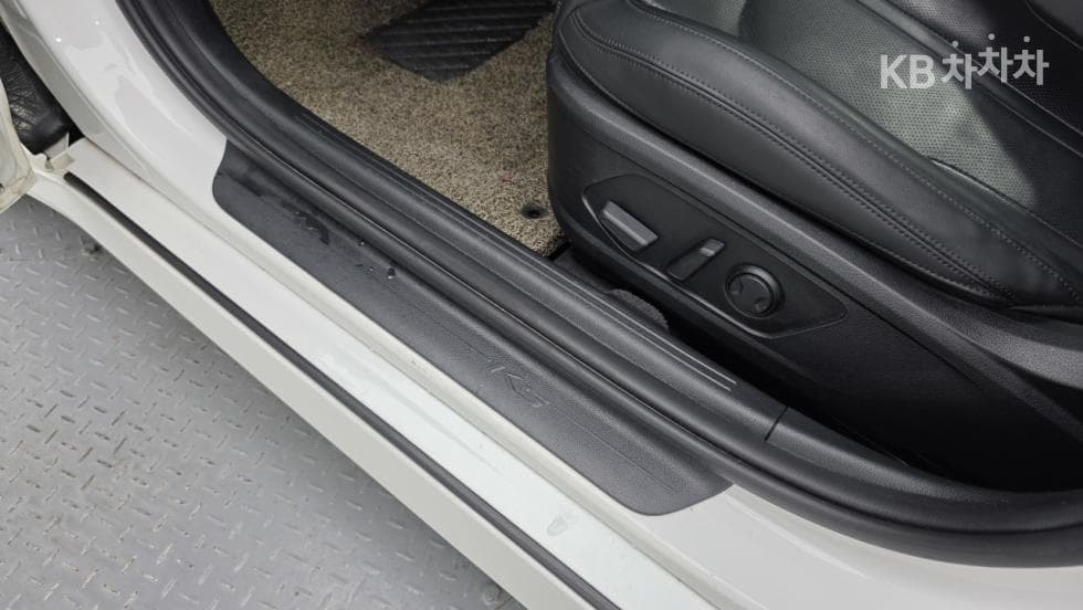 Kia K5 3rd Gen2.0 Gasoline Prestige - 16