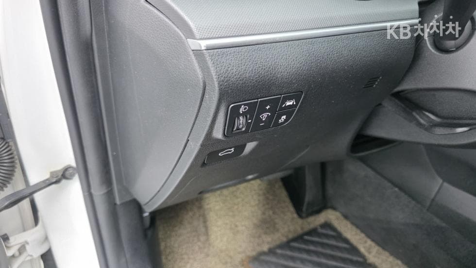 Kia K5 3rd Gen2.0 Gasoline Prestige - 17