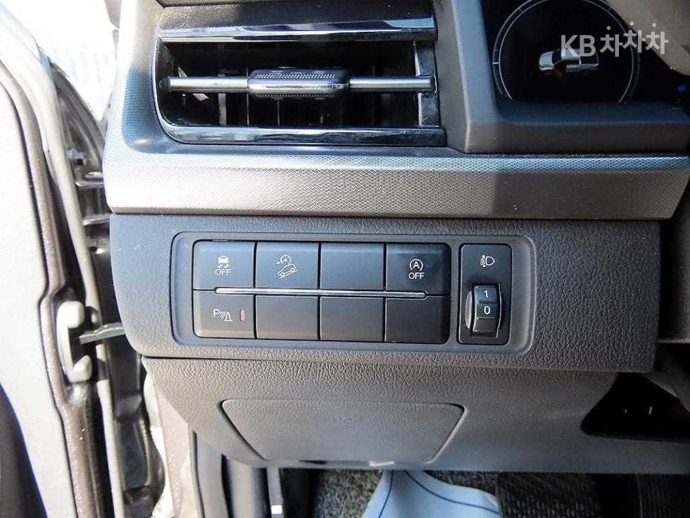 KG Mobility New Rexton 스포츠2.2 AWD 쿨멘 Prestige - 12