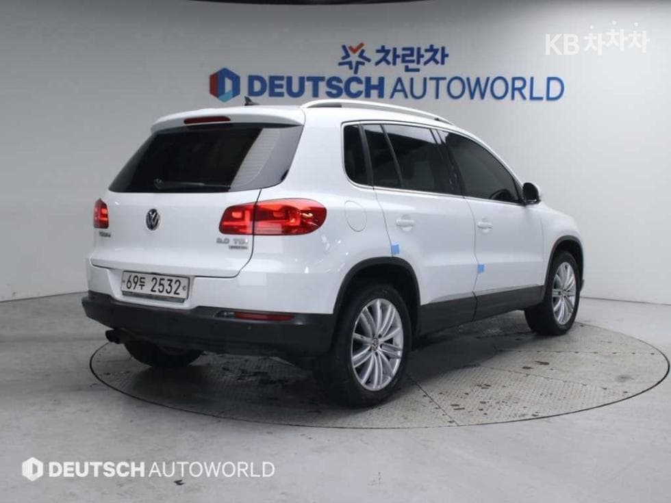 Volkswagen New Tiguan2.0 Turbo Diesel Injection Premium 5N - 2
