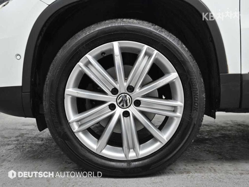 Volkswagen New Tiguan2.0 Turbo Diesel Injection Premium 5N - 5