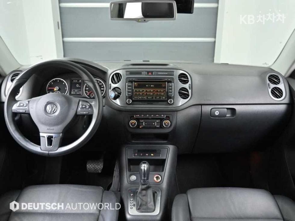 Volkswagen New Tiguan2.0 Turbo Diesel Injection Premium 5N - 7