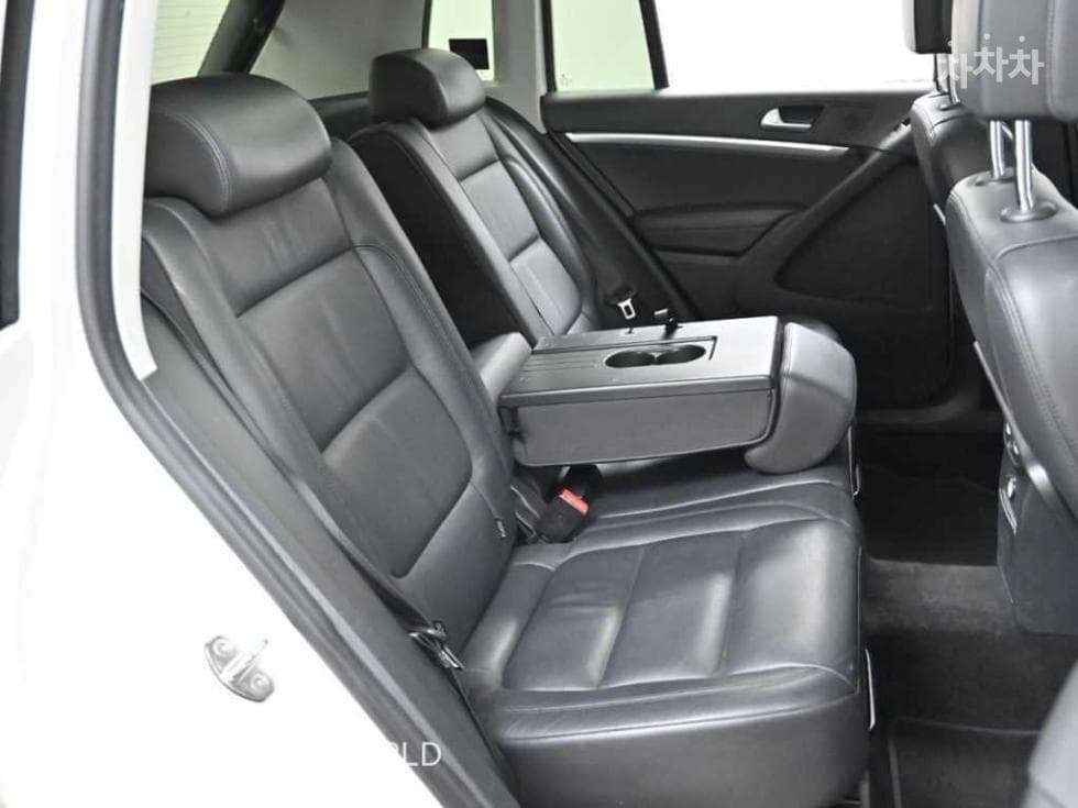 Volkswagen New Tiguan2.0 Turbo Diesel Injection Premium 5N - 12