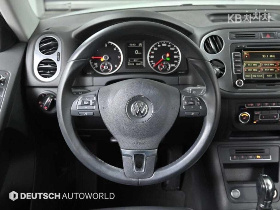 Volkswagen New Tiguan2.0 Turbo Diesel Injection Premium 5N - 13