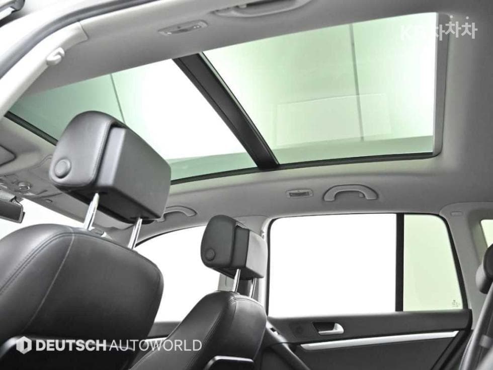 Volkswagen New Tiguan2.0 Turbo Diesel Injection Premium 5N - 19