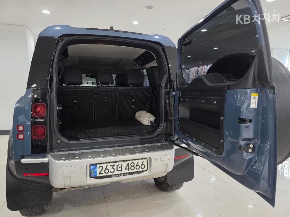 Land Rover 디펜더(L663)110 D300 HSE - 18