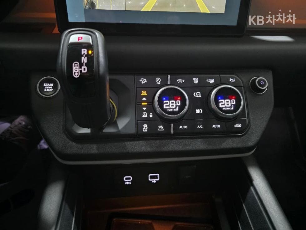 Land Rover 디펜더(L663)110 D300 HSE - 13