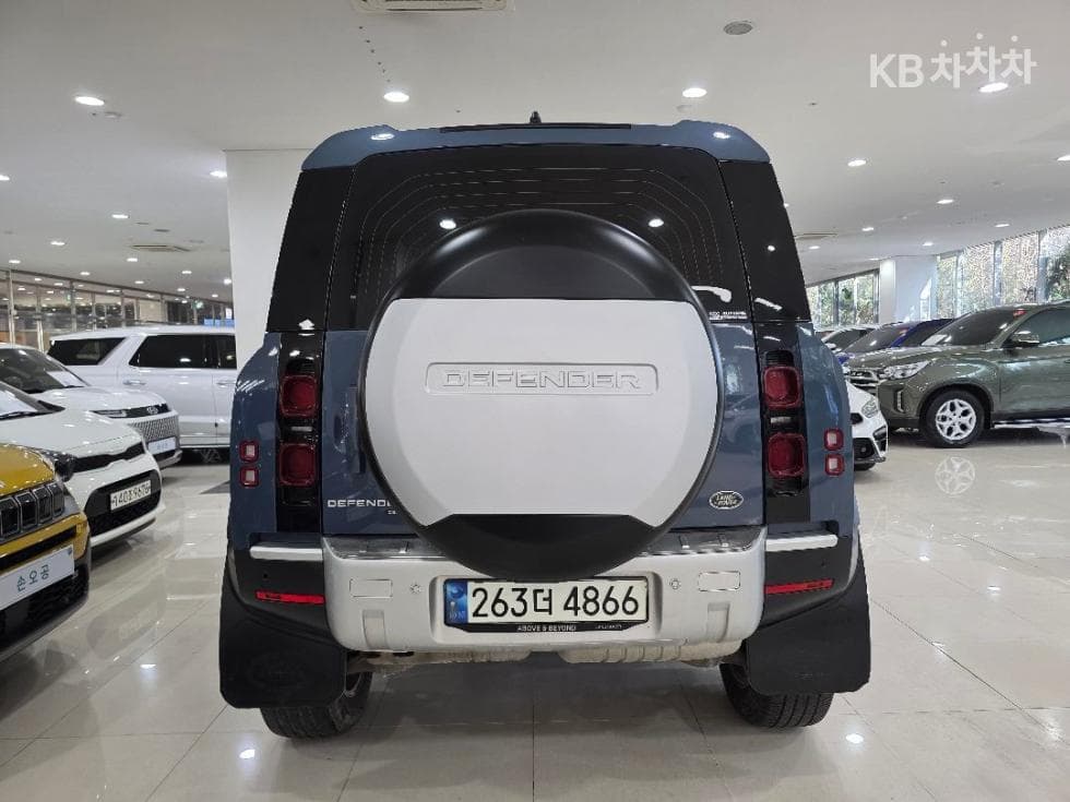 Land Rover 디펜더(L663)110 D300 HSE - 3