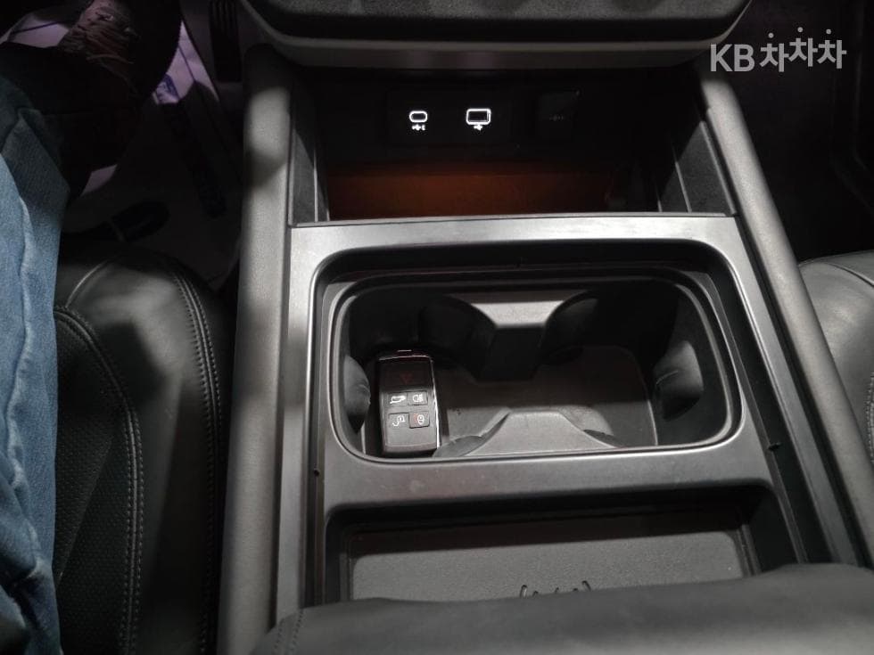 Land Rover 디펜더(L663)110 D300 HSE - 9