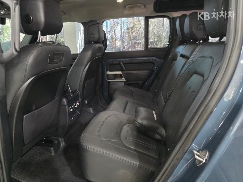 Land Rover 디펜더(L663)110 D300 HSE - 8