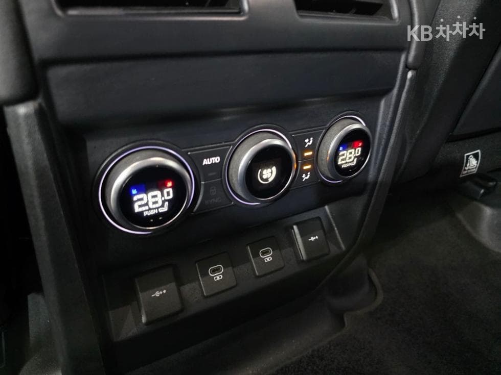 Land Rover 디펜더(L663)110 D300 HSE - 12