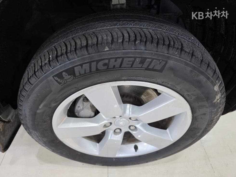 Land Rover 디펜더(L663)110 D300 HSE - 22