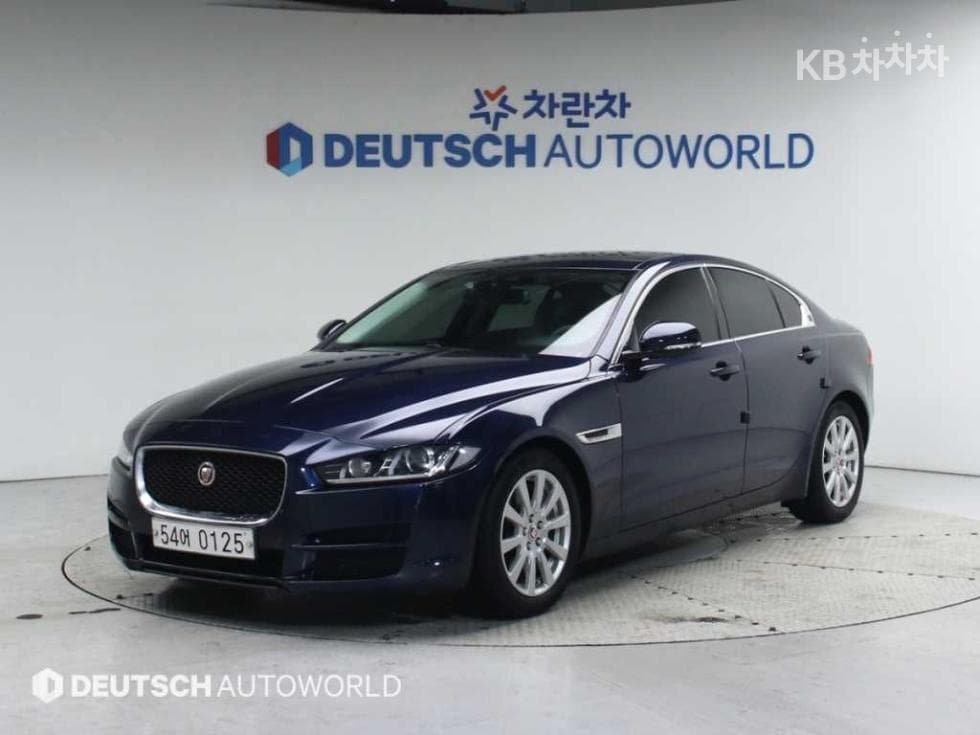 Jaguar XE 2.0 Gasoline PRESTIGE - Image 1