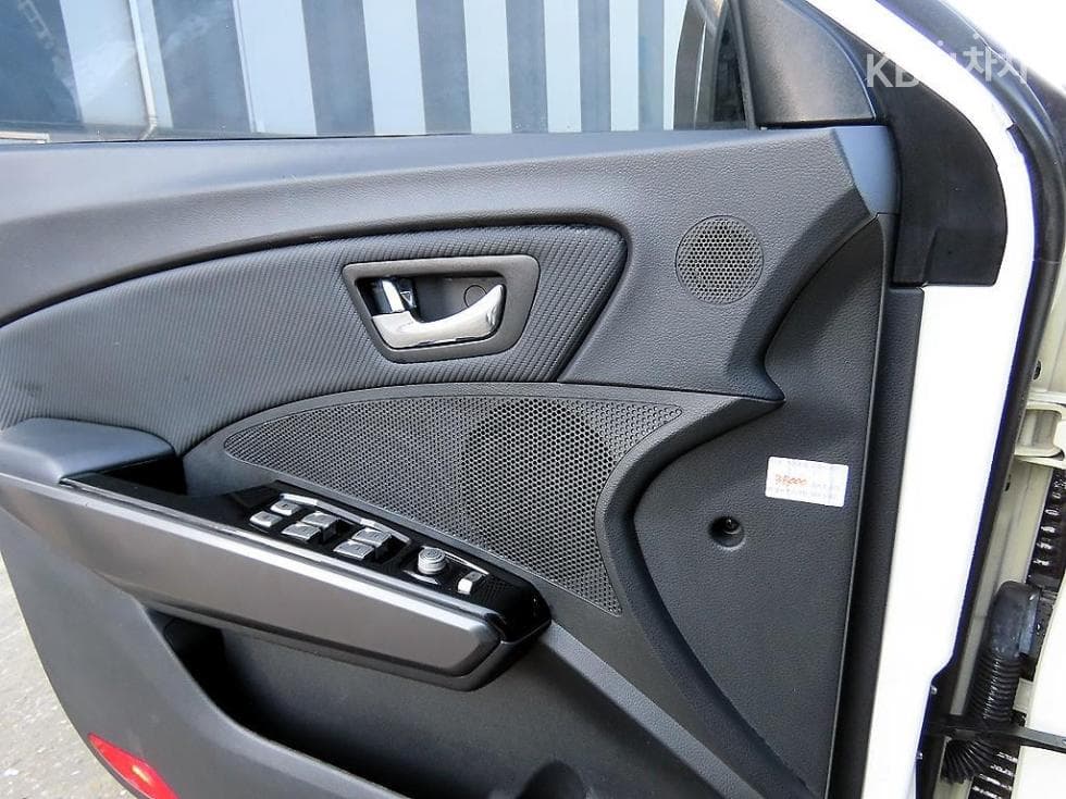 KG Mobility Tivoli AirGasoline 2WD RX - 11