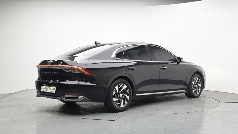 Hyundai The New (facelift) Grandeur (Azera) Hybrid2.4 Premium - 2