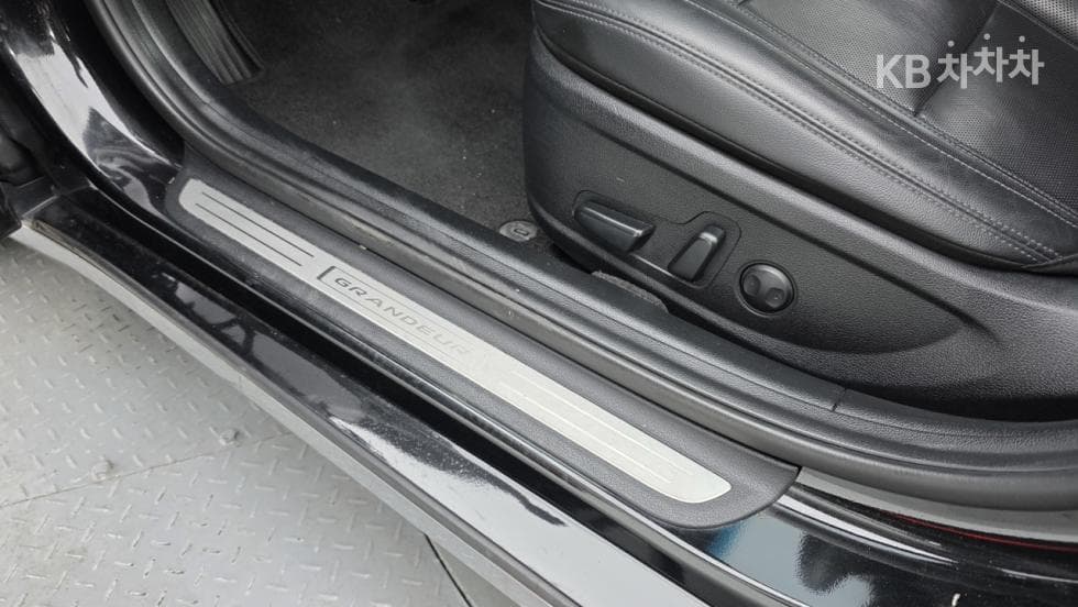 Hyundai The New (facelift) Grandeur (Azera) Hybrid2.4 Premium - 16