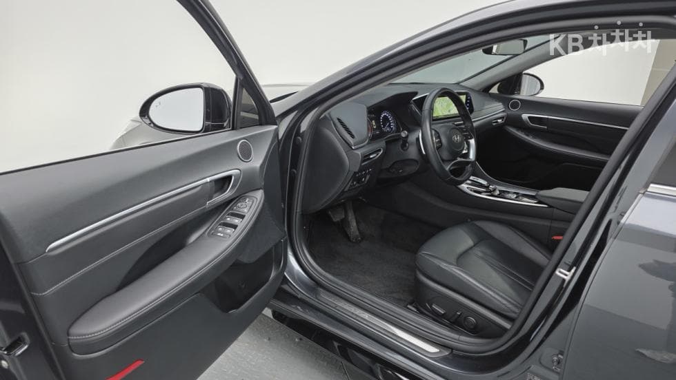 Hyundai Sonata (DN8)2.0 Premium Plus - 13