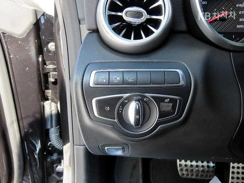 Mercedes-Benz The New (facelift) C-ClassC63 AMG Coupe W205 - 12