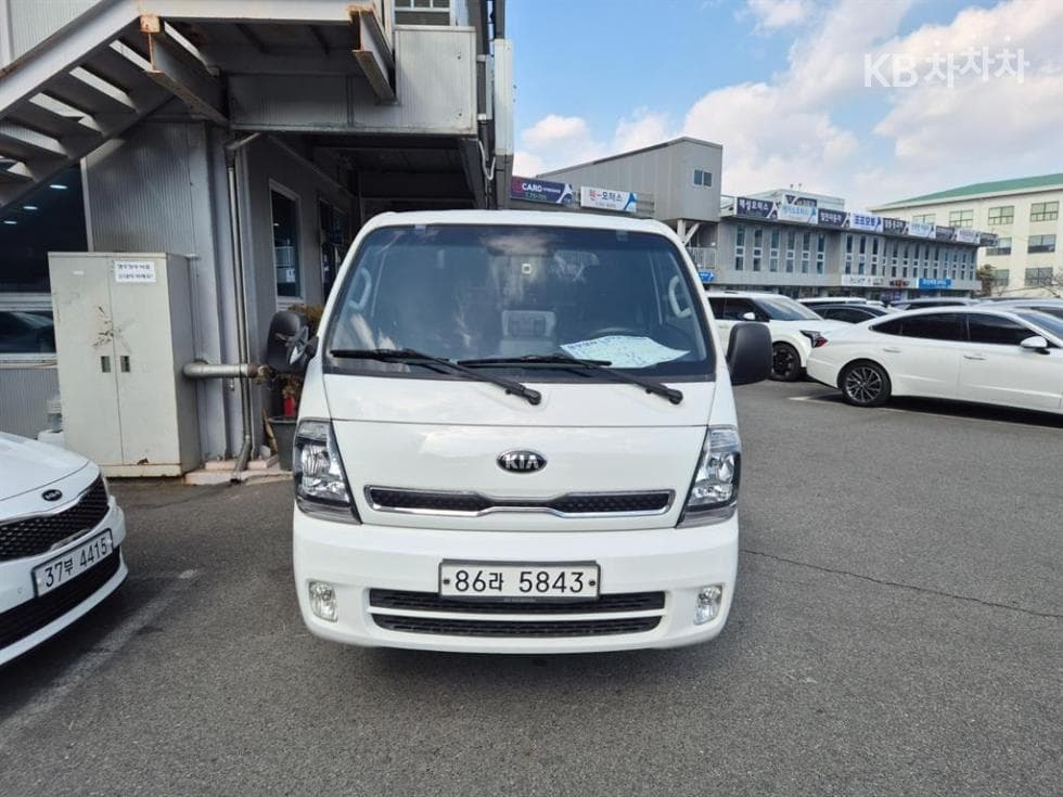 Киа The New (фейслифт) Бонго 3 (лек) 1 тон Королевска кабина Удължено междуосие 2WD L Базов - Image 1