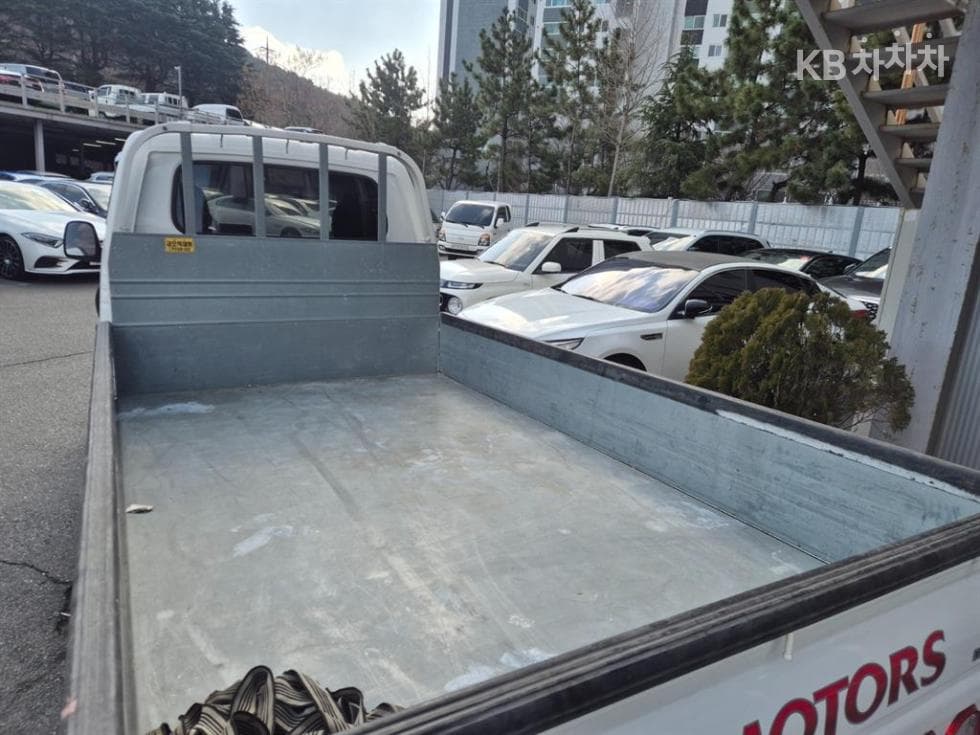 Киа The New (фейслифт) Бонго 3 (лек)1 тон Королевска кабина Удължено междуосие 2WD L Базов - 5