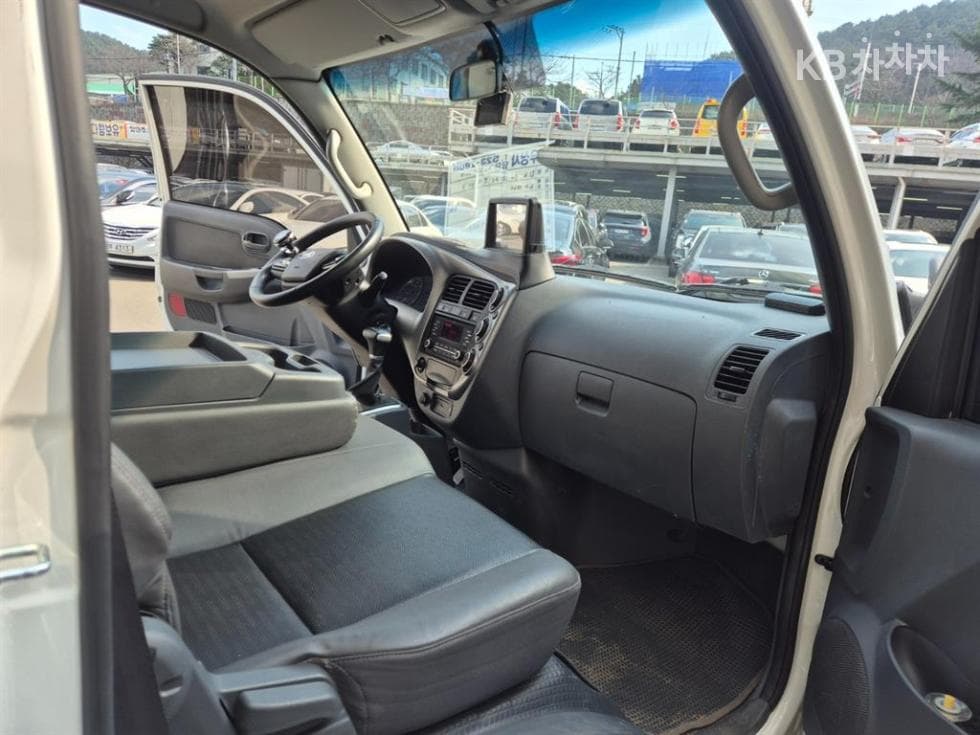 Киа The New (фейслифт) Бонго 3 (лек)1 тон Королевска кабина Удължено междуосие 2WD L Базов - 10