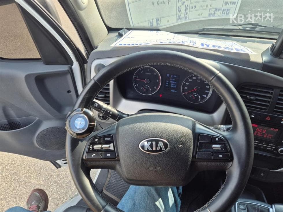 Киа The New (фейслифт) Бонго 3 (лек)1 тон Королевска кабина Удължено междуосие 2WD L Базов - 15