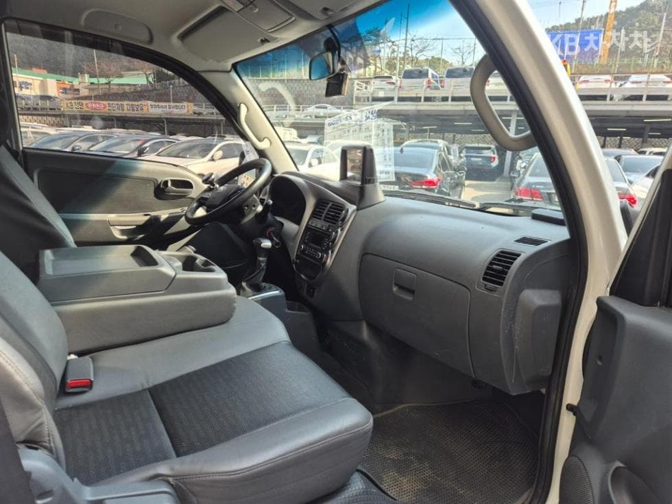 Киа The New (фейслифт) Бонго 3 (лек)1 тон Королевска кабина Удължено междуосие 2WD L Базов - 16