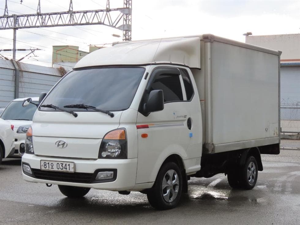 Hyundai Porter 2 Extra Long Box Truck Super Cab SUP - Image 1