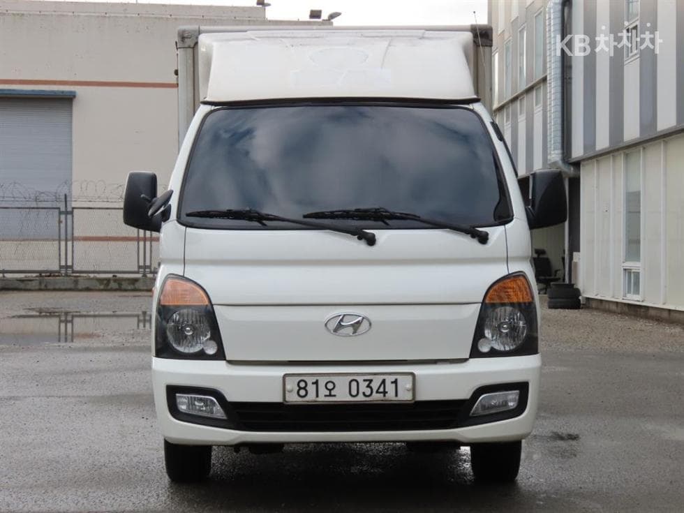 Hyundai Porter 2Extra Long Box Truck Super Cab SUP - 2