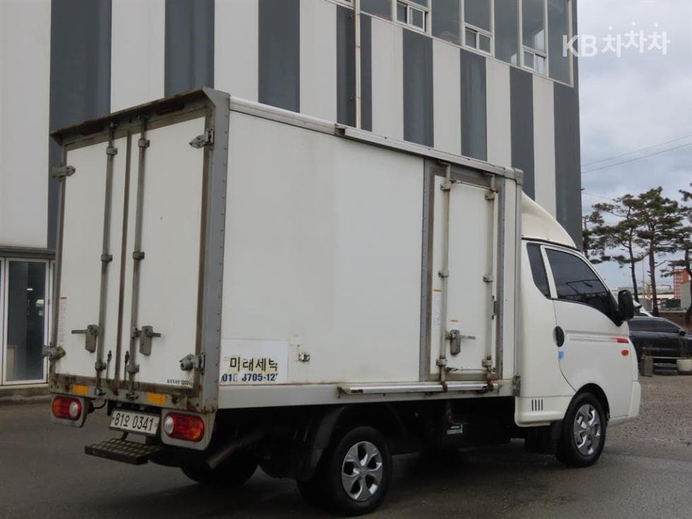 Hyundai Porter 2Extra Long Box Truck Super Cab SUP - 3