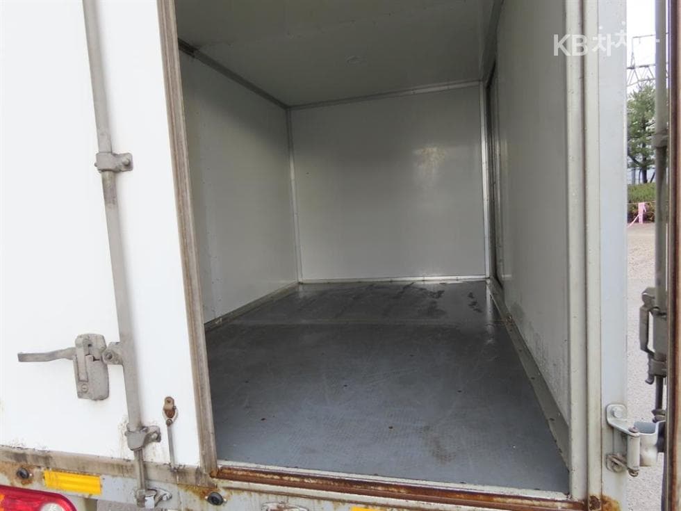 Hyundai Porter 2Extra Long Box Truck Super Cab SUP - 17