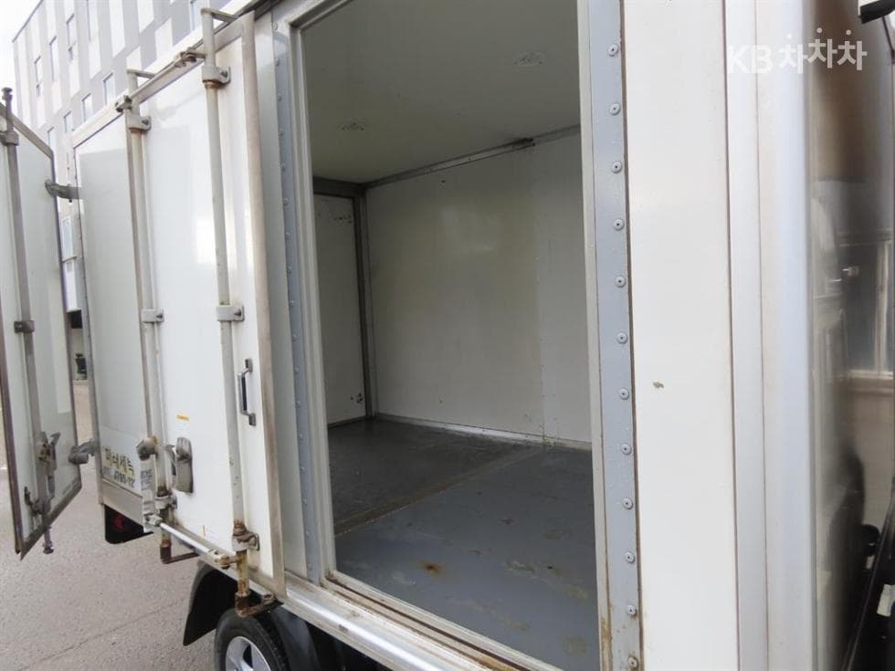Hyundai Porter 2Extra Long Box Truck Super Cab SUP - 18