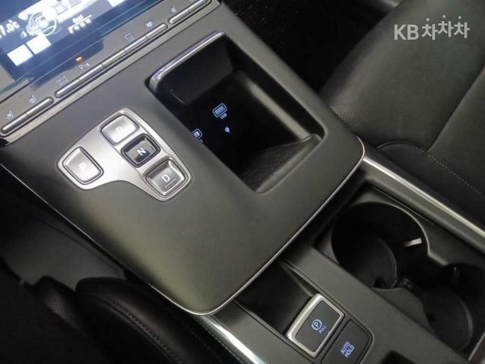 Hyundai The New (facelift) Grandeur (Azera)2.5 Calligraphy - 13