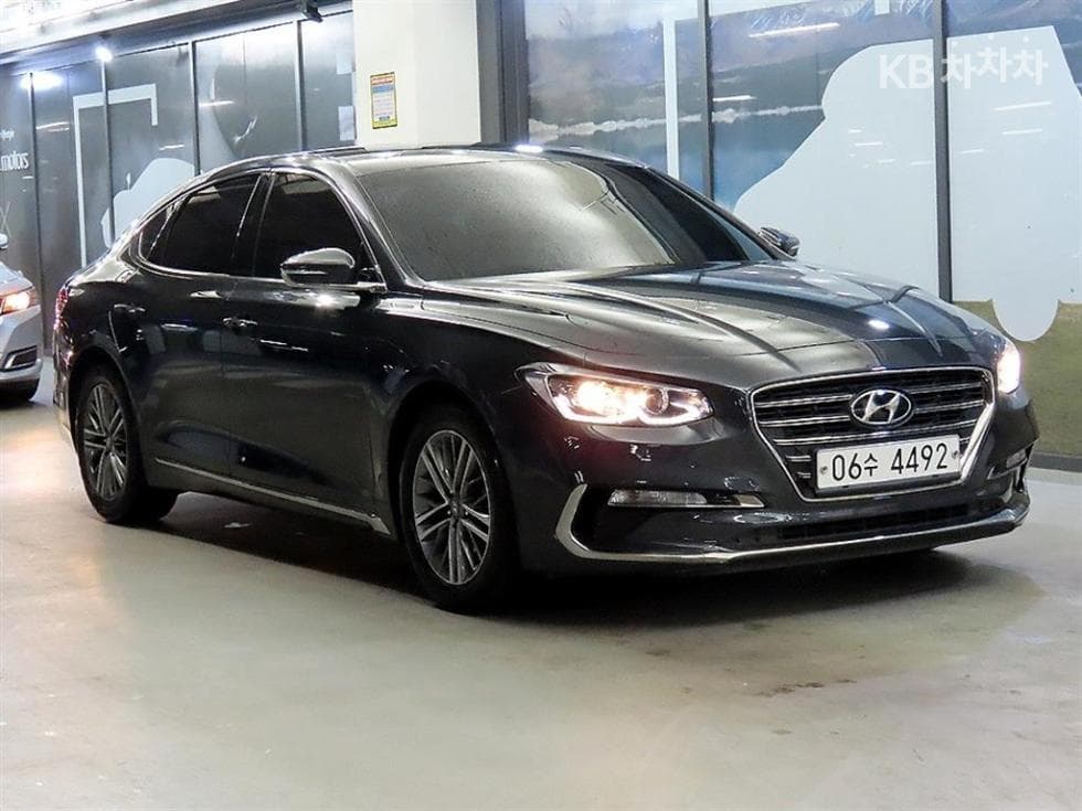 Hyundai Grandeur (Azera)IG 2.4 Modern Standard - Image 1