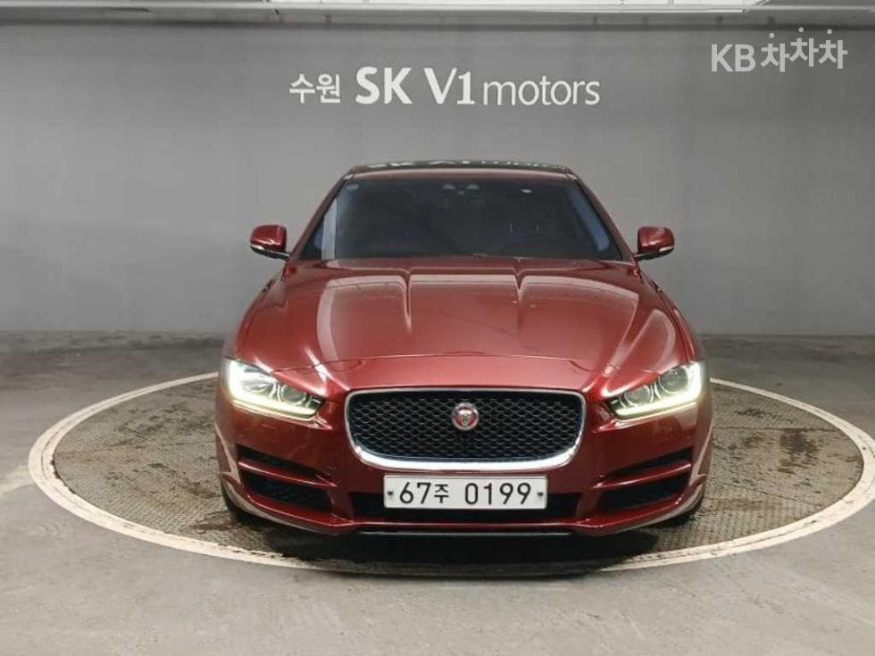 Jaguar XE 2.0 Gasoline PRESTIGE - Image 1