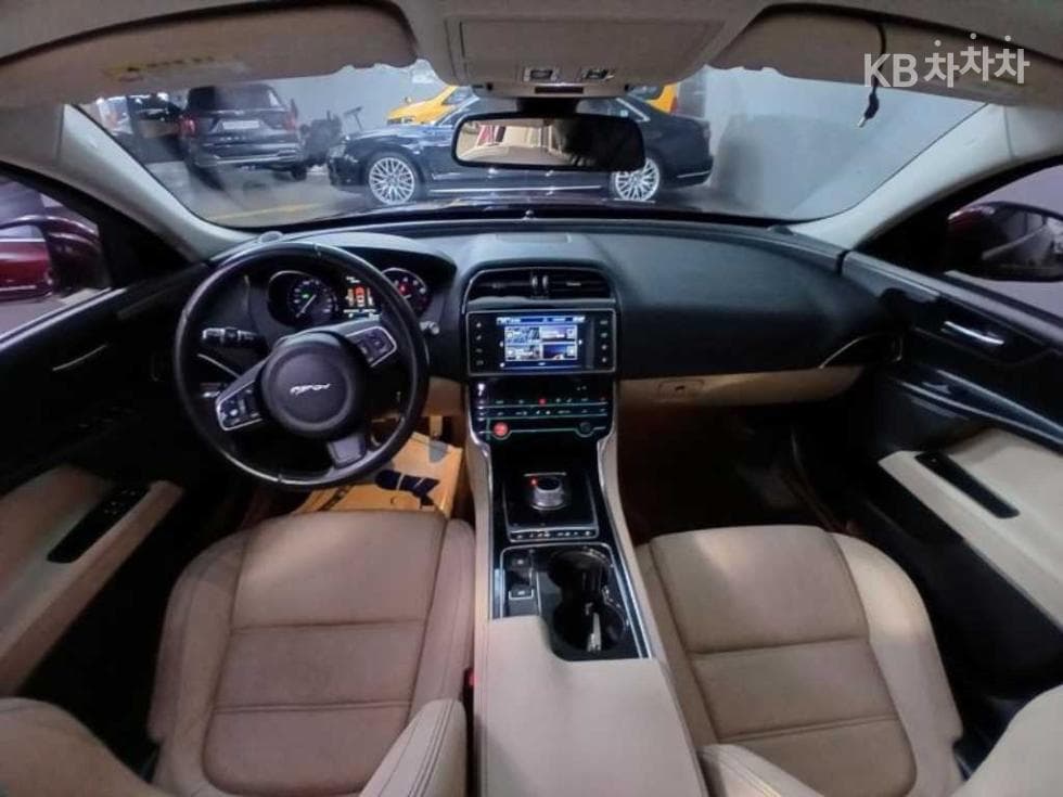Jaguar XE2.0 Gasoline PRESTIGE - 6