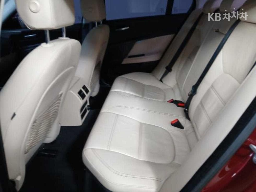 Jaguar XE2.0 Gasoline PRESTIGE - 7