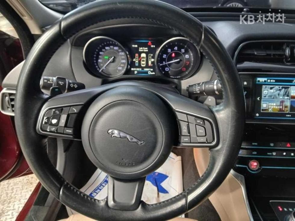 Jaguar XE2.0 Gasoline PRESTIGE - 8