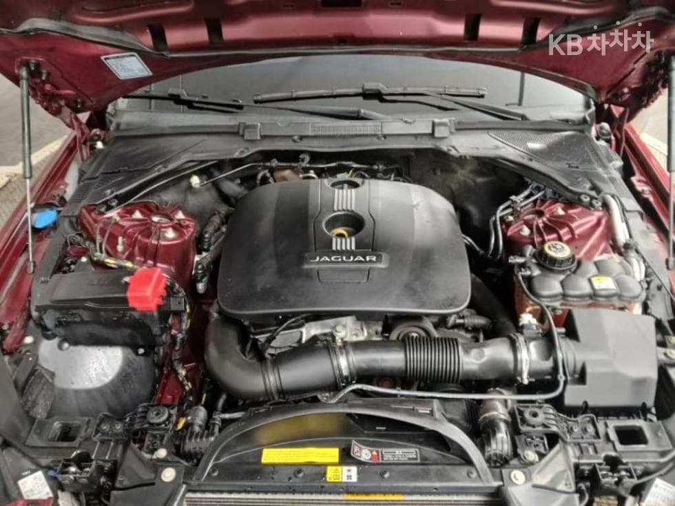Jaguar XE2.0 Gasoline PRESTIGE - 18