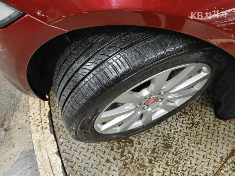 Jaguar XE2.0 Gasoline PRESTIGE - 19