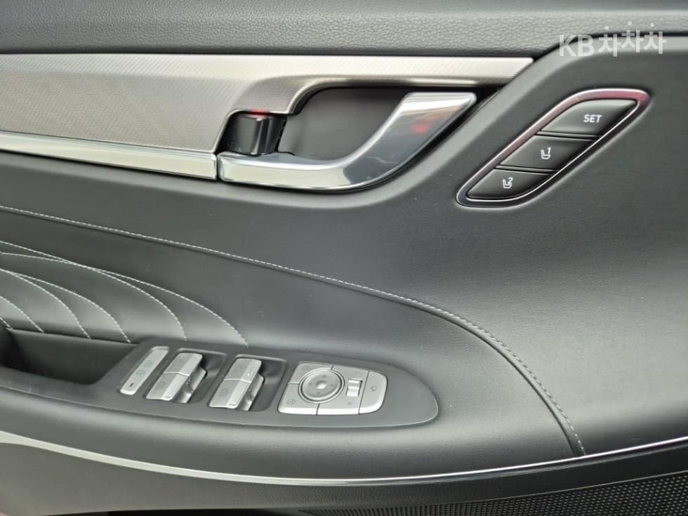Hyundai The New (facelift) Grandeur (Azera)2.5 Calligraphy - 17