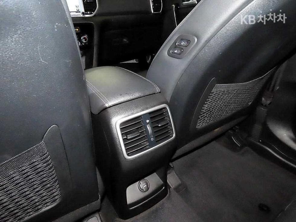 Kia Sportage 더 볼드2.0 Diesel 2WD Noblesse - 16